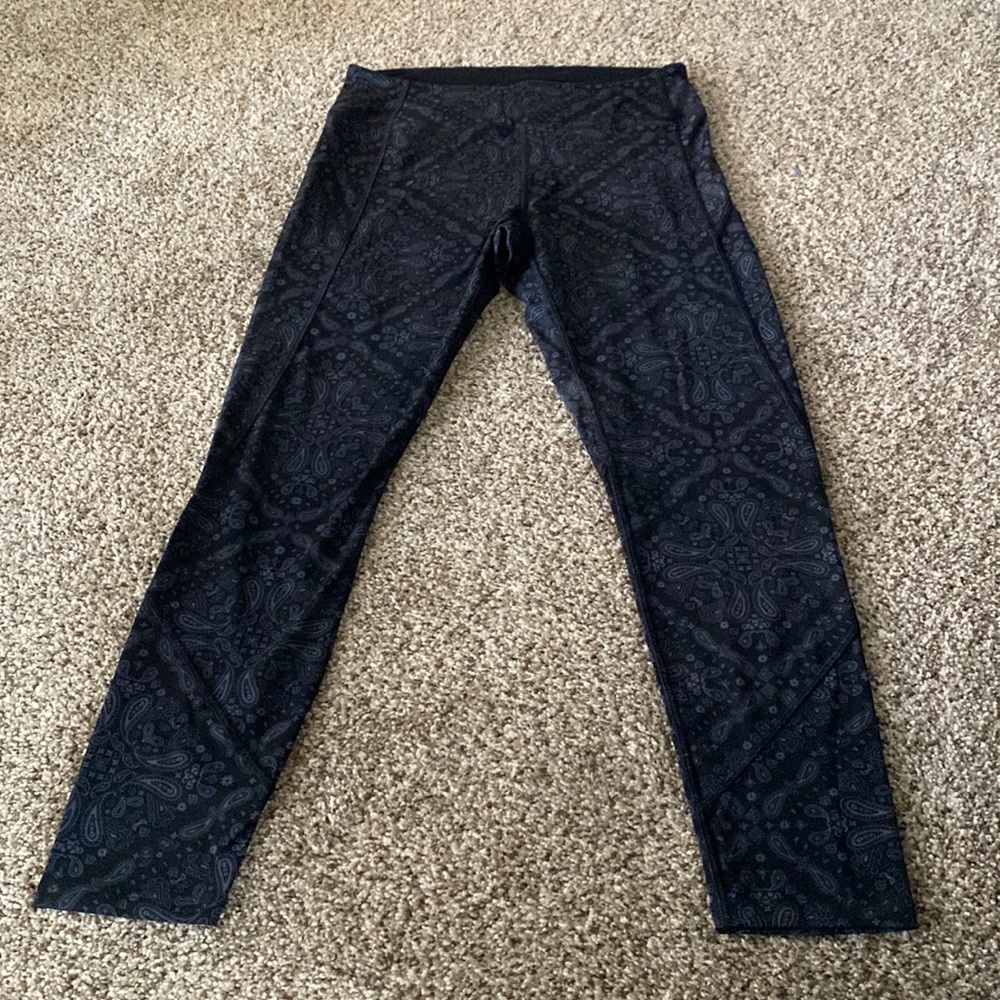 Victorias Secret PINK Sport leggings with paisley design NWT Brand New! Size M